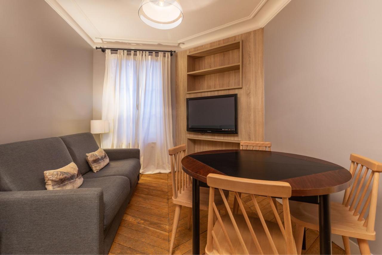 Apartment Avenue Montaigne 2 Champs Elysees