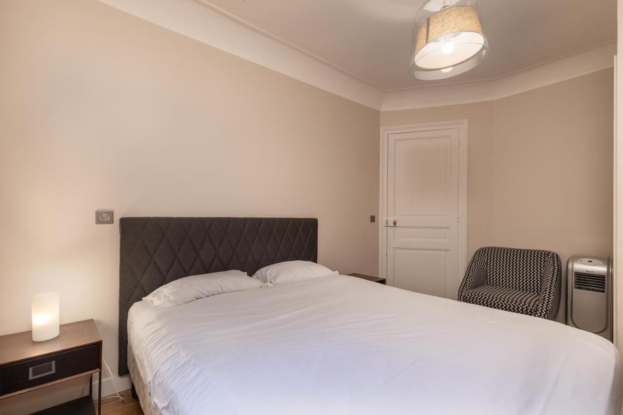 Apartment Avenue Montaigne 2 Champs Elysees *