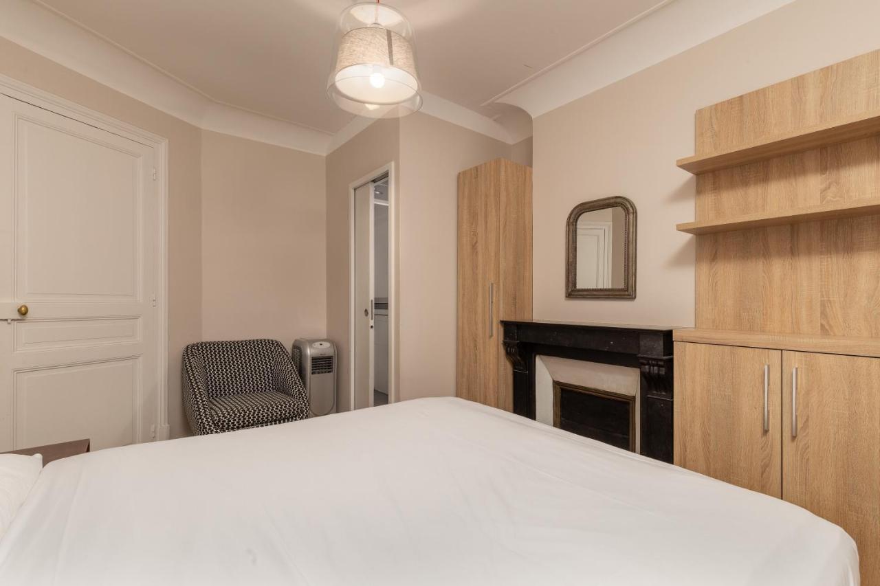 Apartment Avenue Montaigne 2 Champs Elysees