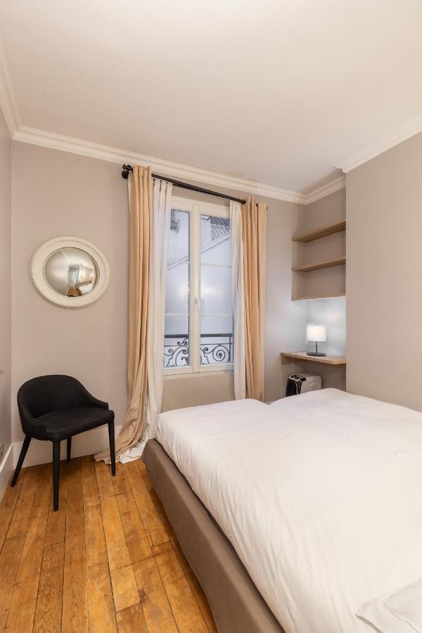 Apartment Avenue Montaigne 2 Champs Elysees *