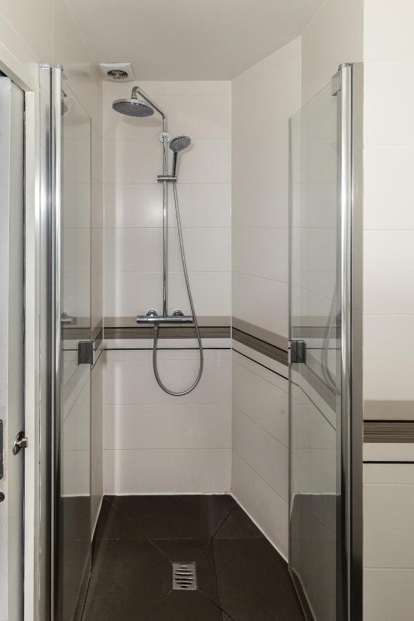 Apartment Avenue Montaigne 2 Champs Elysees Paris
